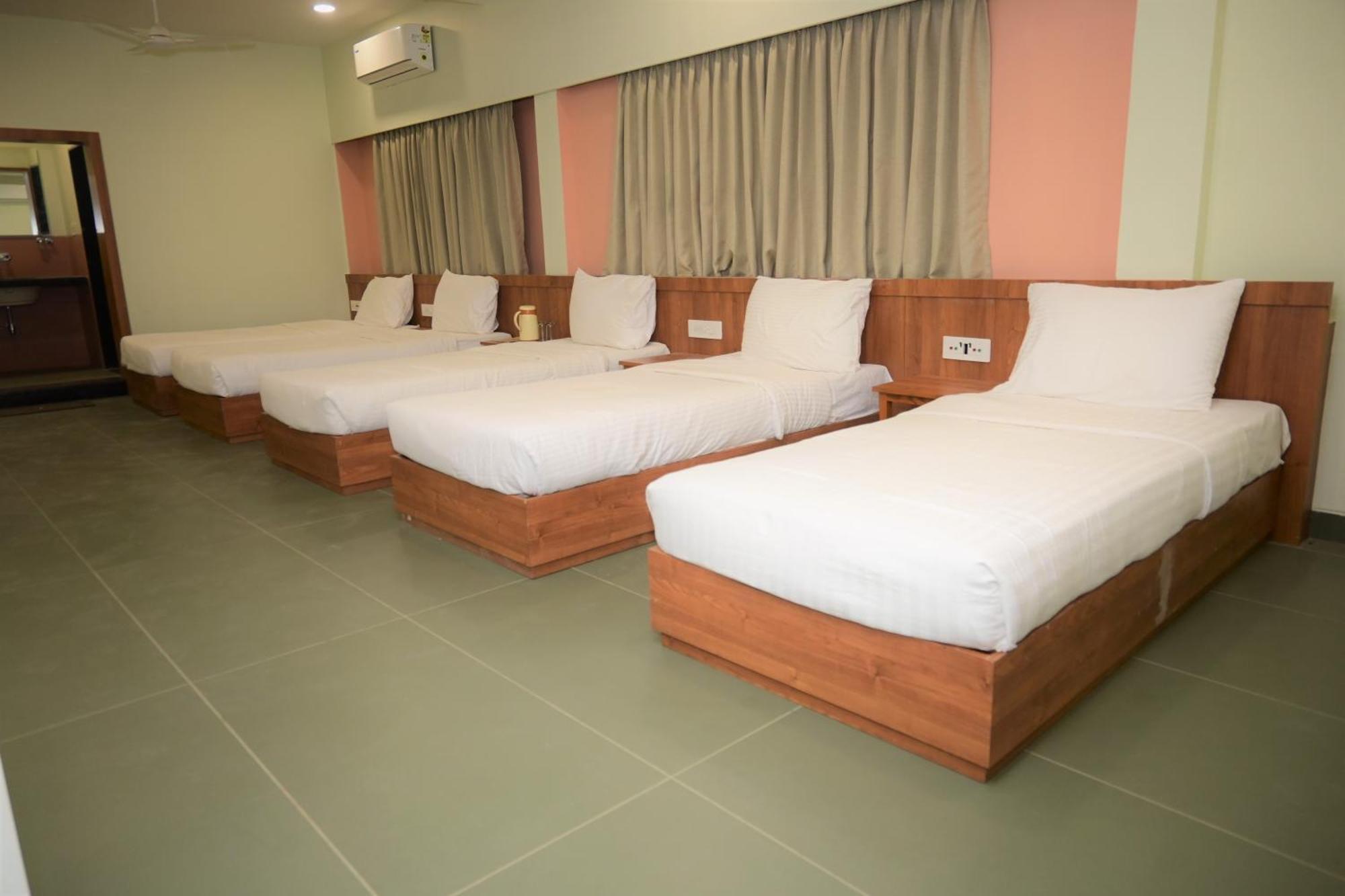 Hotel Ashray Ujaim Exterior foto