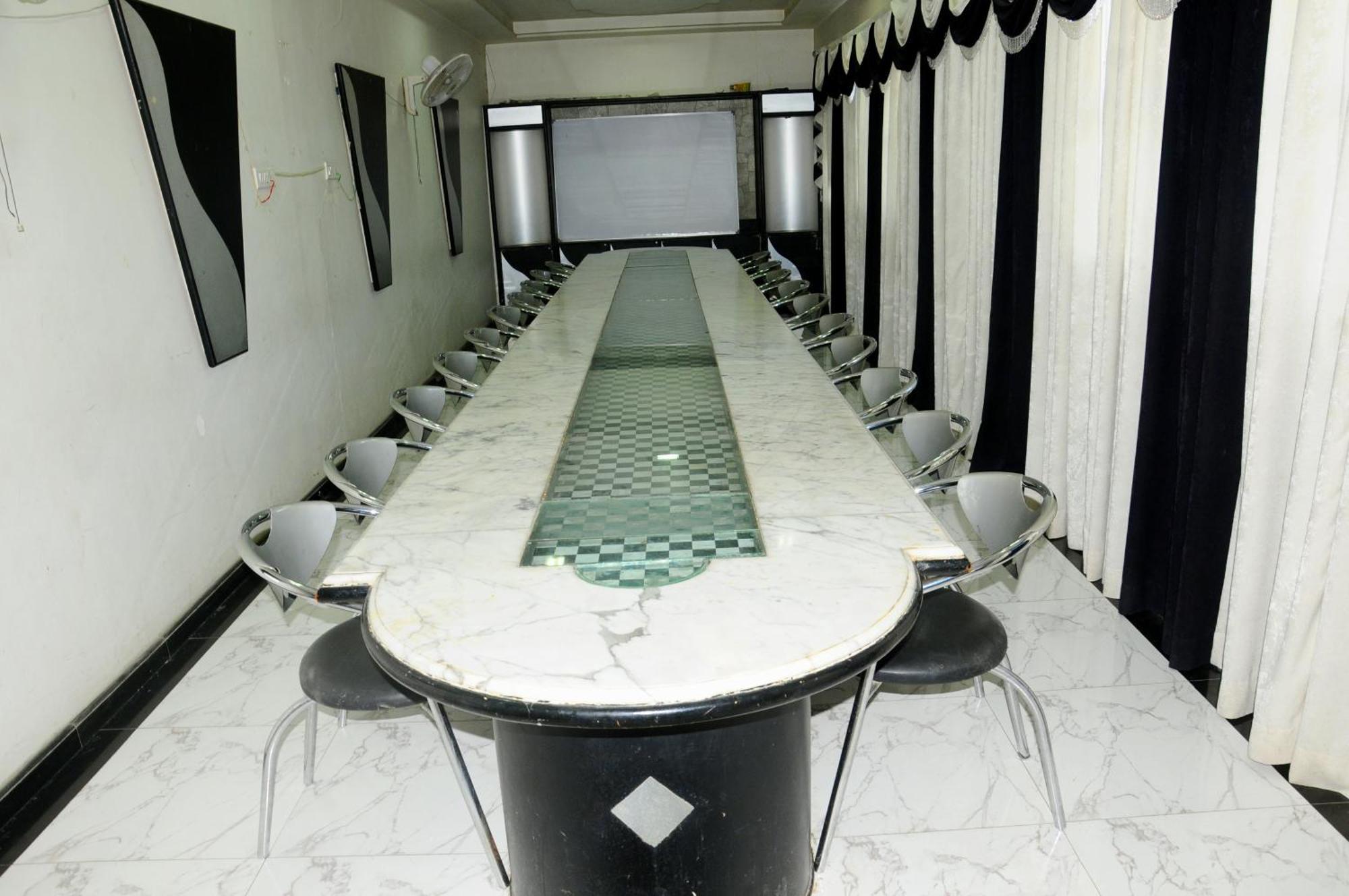 Hotel Ashray Ujaim Exterior foto