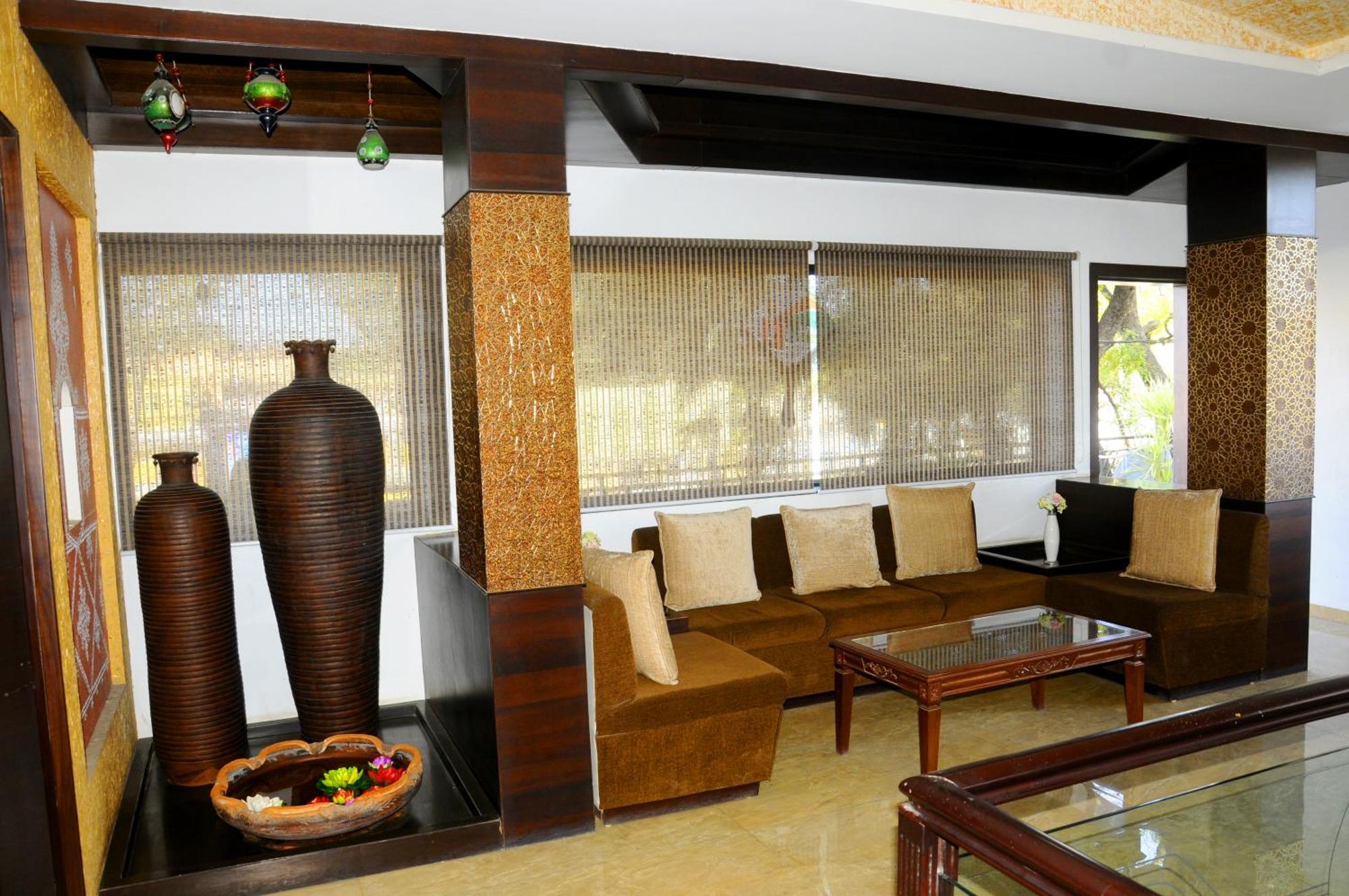 Hotel Ashray Ujaim Exterior foto