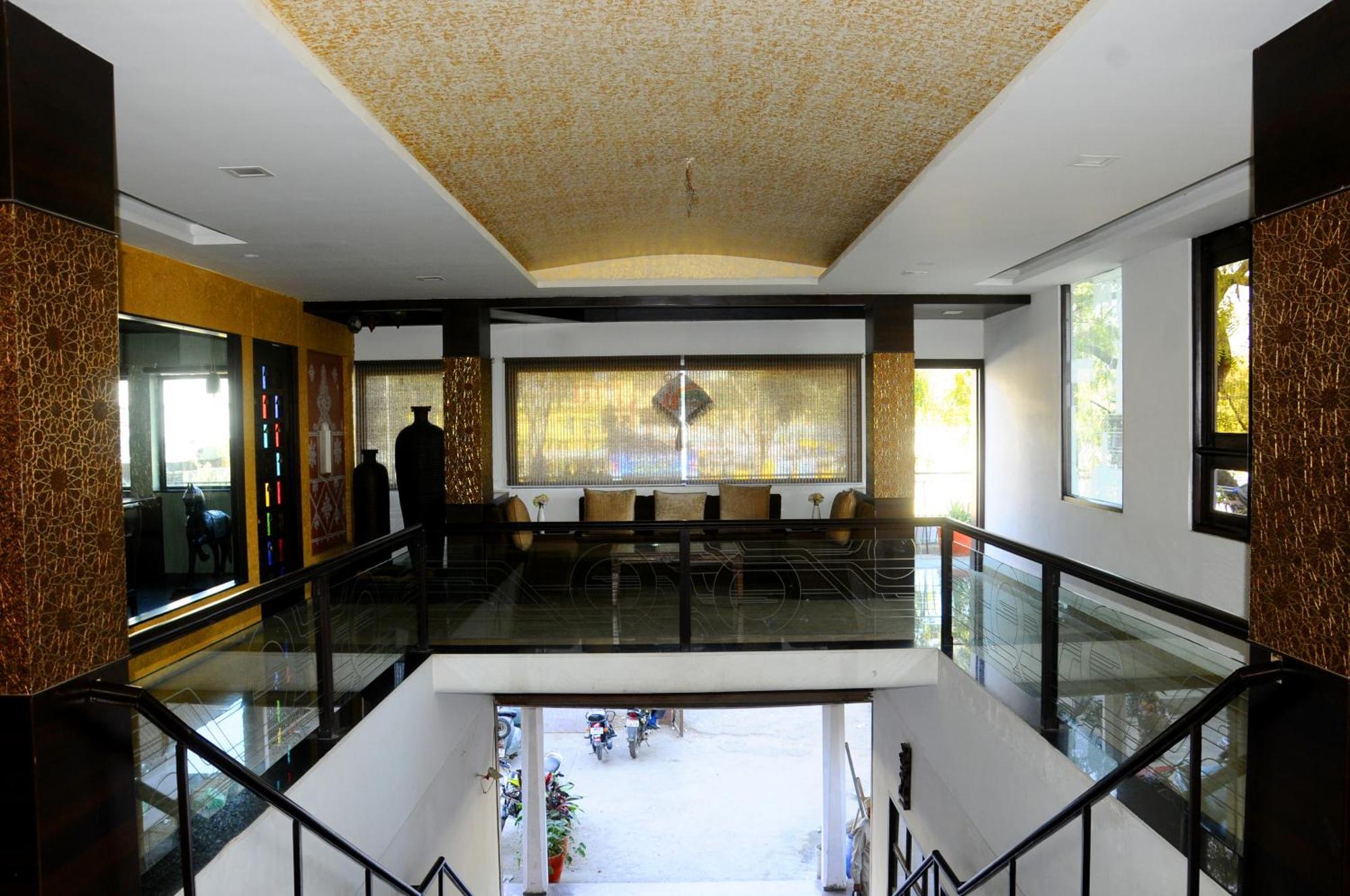 Hotel Ashray Ujaim Exterior foto
